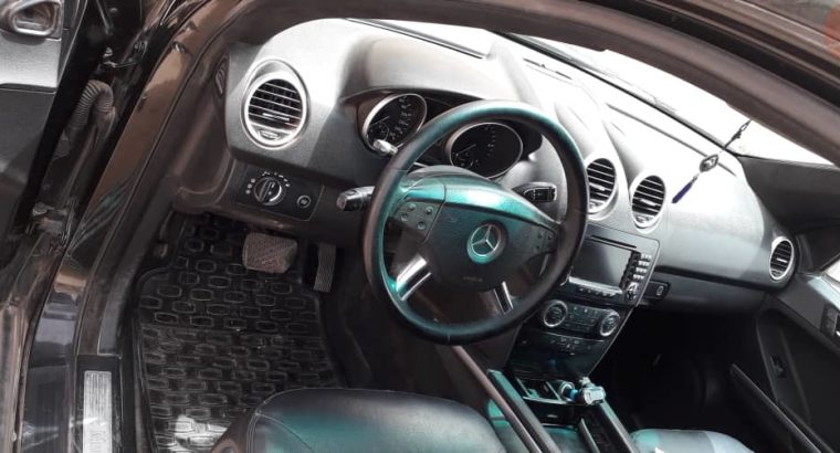 Mercedes ML 320 4Matic A vENDRE Prix 3 500 000 MRO prix à débattre.