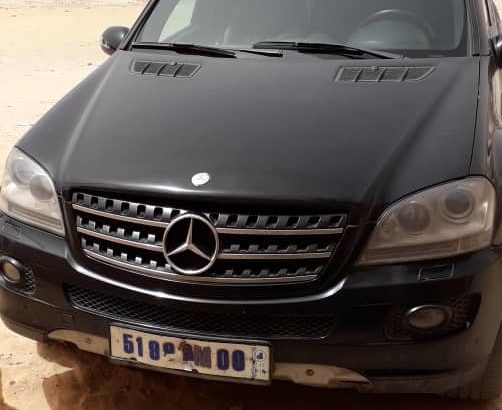 Mercedes ML 320 4Matic A vENDRE Prix 3 500 000 MRO prix à débattre.