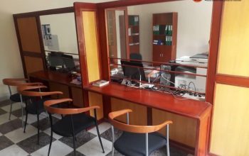 Panneaux de séparation pour un bureau à vendre