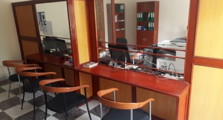 Panneaux de séparation pour un bureau à vendre