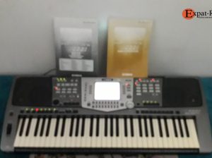 Piano yamaha 1000