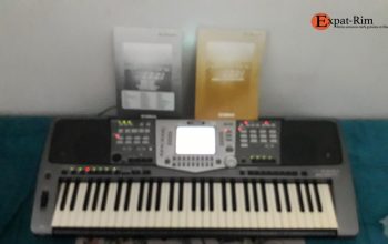 Piano yamaha 1000