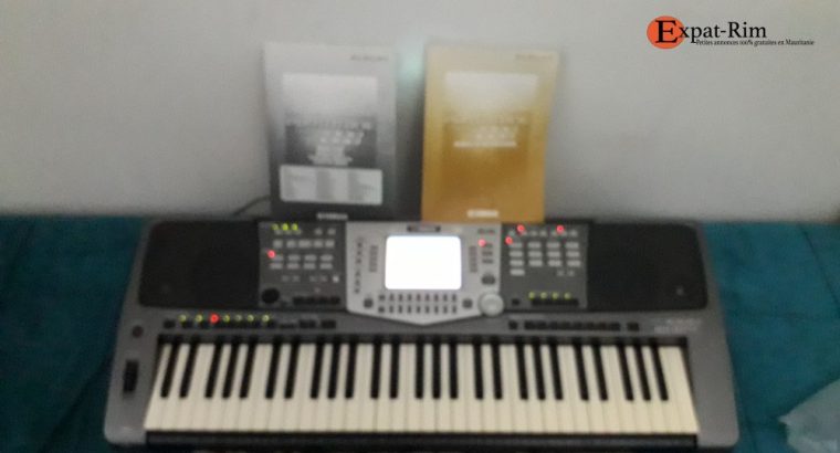 Piano yamaha 1000