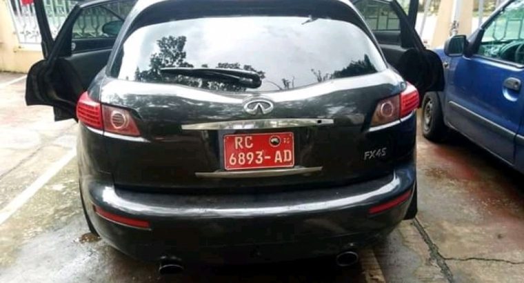 vente véhicule d’occasion INFINITI FX45