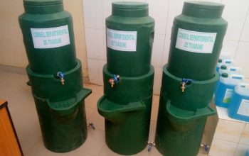 Vend dispositifs de lave mains plastiques