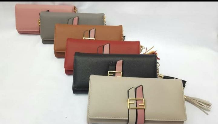 des pochettes pour femmes disponibles chez hawa