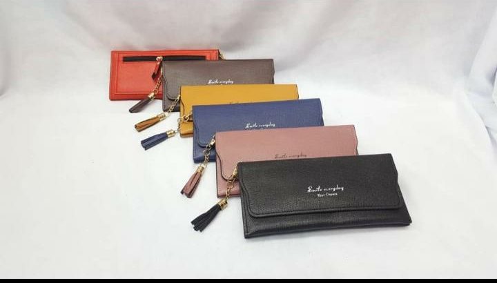 des pochettes pour femmes disponibles chez hawa