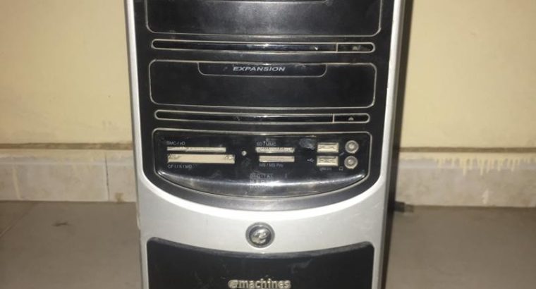 Deux unités central Emachine en tres bon etat 2G RAM 160GB Disque Dur