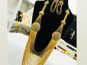 Collier pour femme disponible