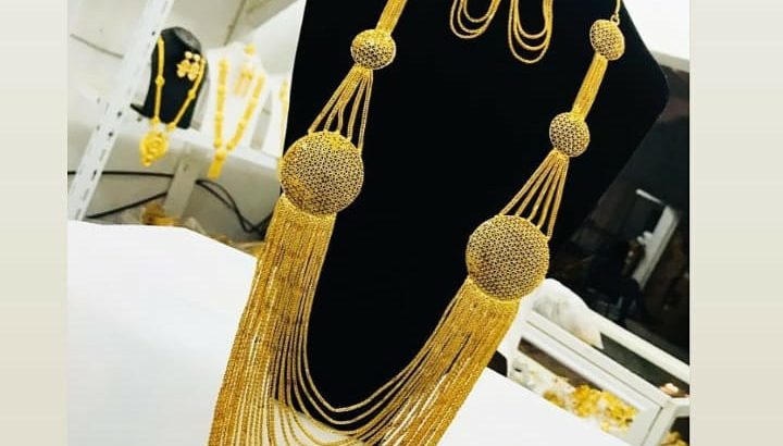 Collier pour femme disponible