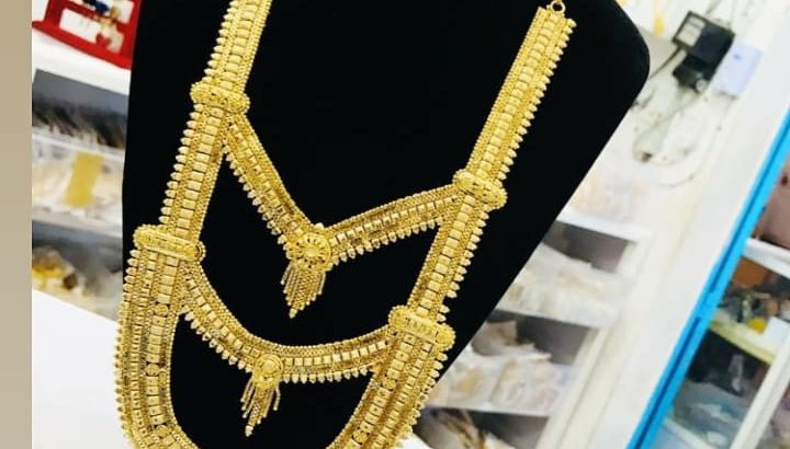Collier pour femme disponible