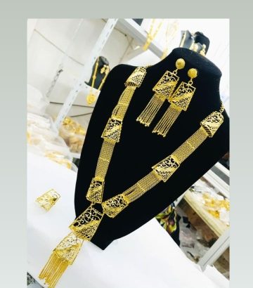 Collier pour femme disponible