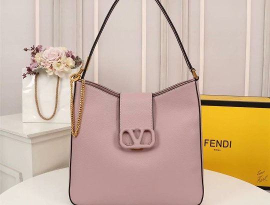 Nouveauté des sacs et chassures très chic pour femmes