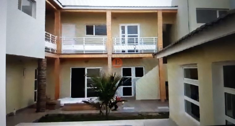 Location d’une belle Villa dans Quartier Sécuritaire (avec Étage Piscine & Jardin).