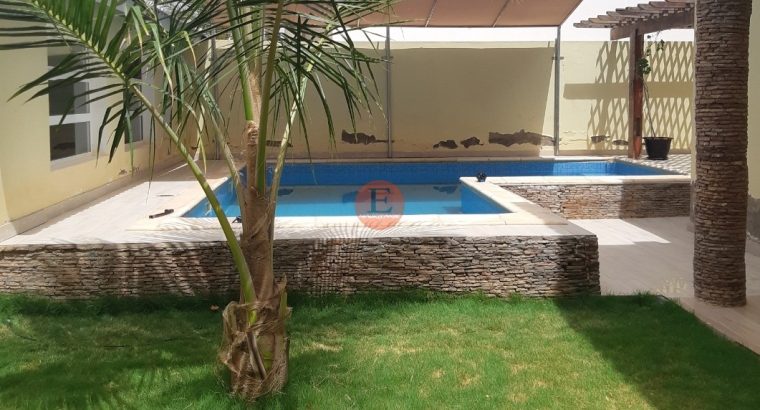 Location d’une belle Villa dans Quartier Sécuritaire (avec Étage Piscine & Jardin).