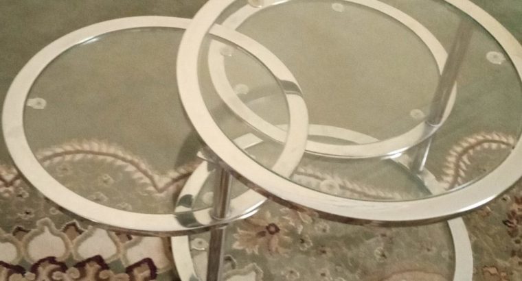 Table gigogne en verre importee