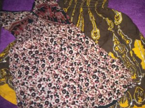 Vêtements habits de femme d’Inde. Robes. Pantalon. Chemise. Chaussures.
