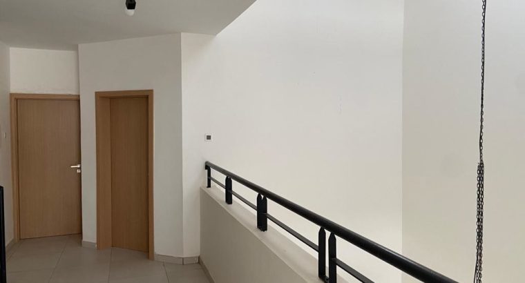 A louer, Maison neuve non meublée Duplex TVZ Nord Est – 4 chambres dont 2 avec Salle de Bain – Lumineux et Propre