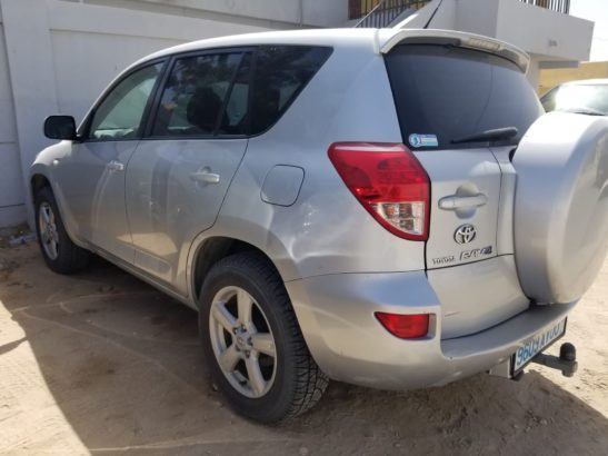 Vends Toyota RAV4, modèle 2008 4WD