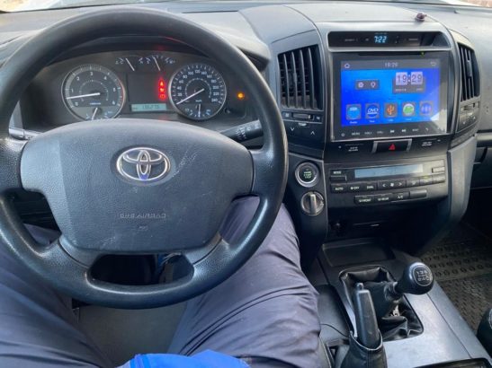 toyota land cruiser v8