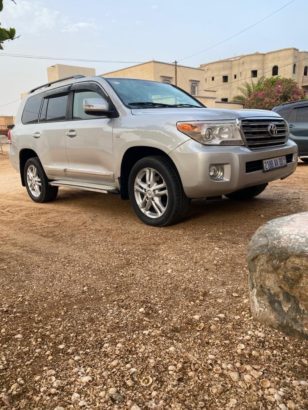 toyota land cruiser v8