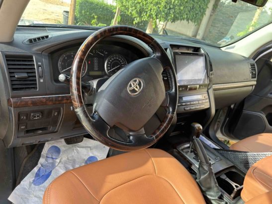 toyota land cruiser v8