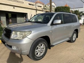 toyota land cruiser v8