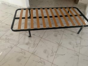 À vendre un lit une place