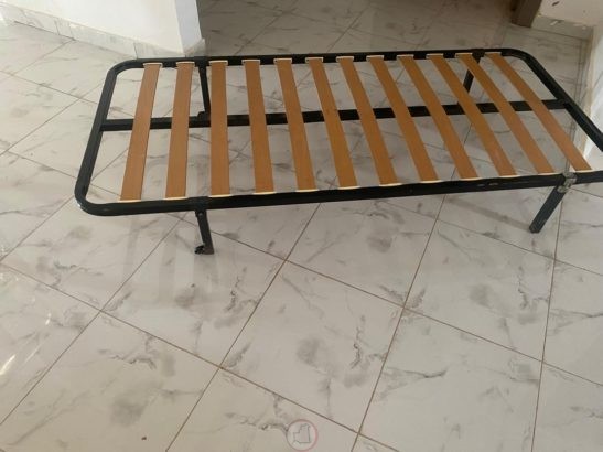À vendre un lit une place